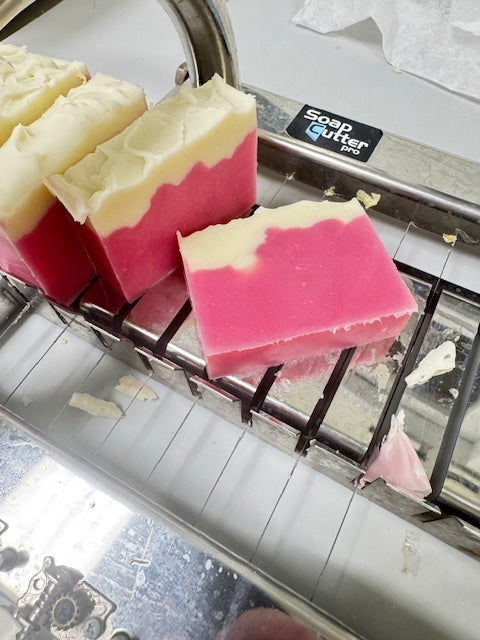 Fresh & Clean April Fresh Handcrafted Soap Bar [All Natural Fragrance]